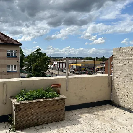 Spacious Room By Lee Valley White Water Centre. Waltham Cross Exterior photo