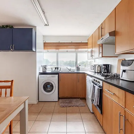 Spacious Room By Lee Valley White Water Centre. Waltham Cross Exterior photo