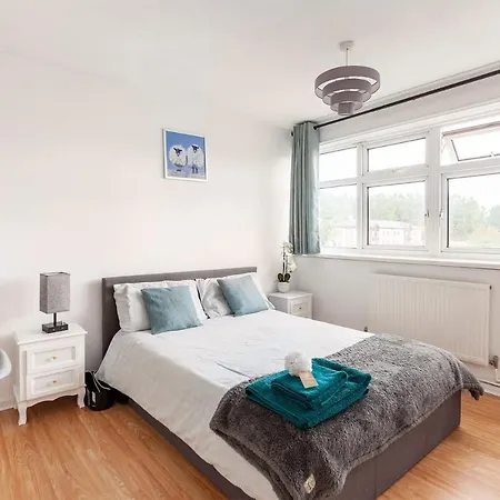 Spacious Room By Lee Valley White Water Centre. Waltham Cross Exterior photo