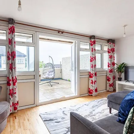 Spacious Room By Lee Valley White Water Centre. Waltham Cross Exterior photo