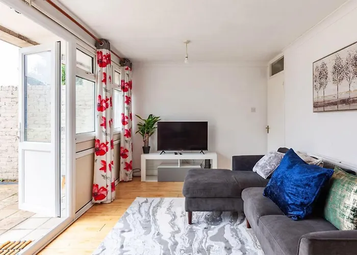 Spacious Room By Lee Valley White Water Centre. Waltham Cross