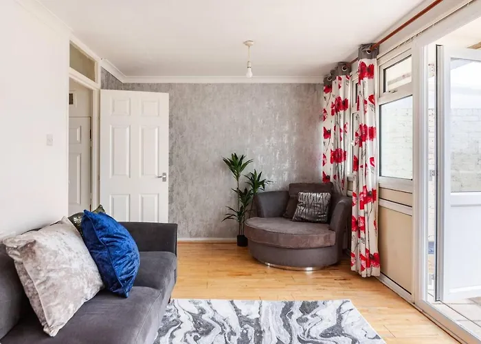 Spacious Room By Lee Valley White Water Centre. Waltham Cross