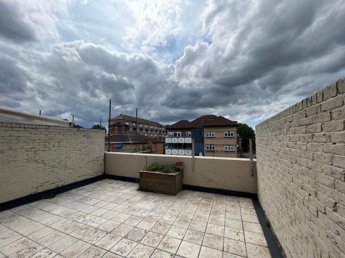 Spacious By Lee Valley White Water Centre. * Waltham Cross