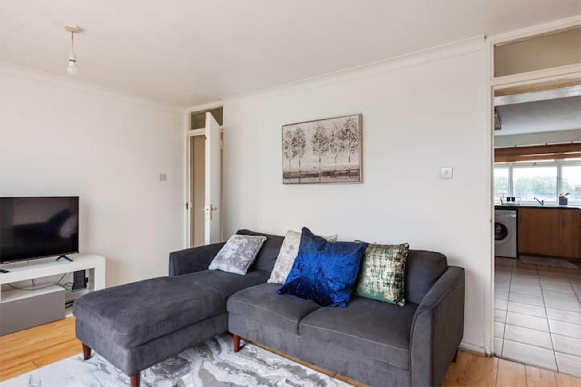 Spacious By Lee Valley White Water Centre. Waltham Cross